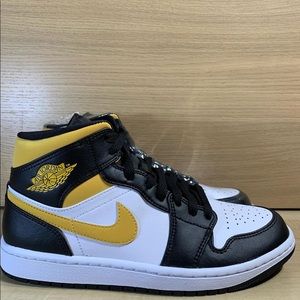 Jordan 1 Mid “Pollen”